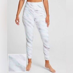Athleta Salutation Stash Pocket II Printed 7/8 Tight